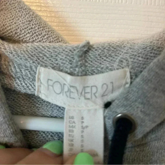 Forever 21 Slightly Cropped Hoodie. Size small - Picture 2 of 4